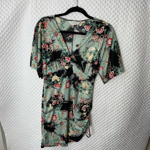 Pretty floral flattering too (or short dress) w/ cap angel sleeves that open